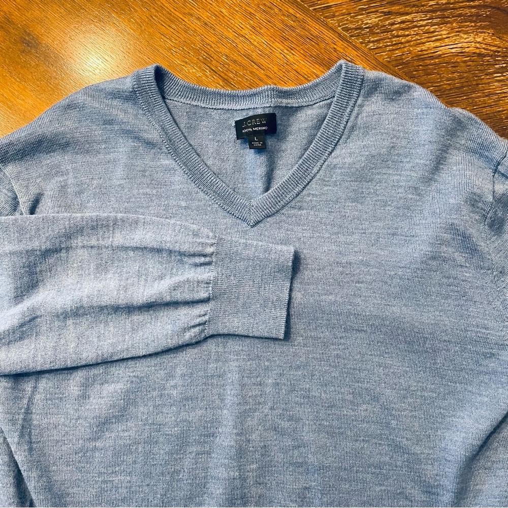 J. Crew Men's Light Blue V-Neck 100% Merino Wool Sweater size large